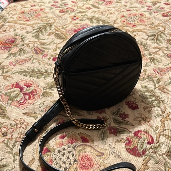 Tory Burch round crossbody bag! - Picture 3 of 5